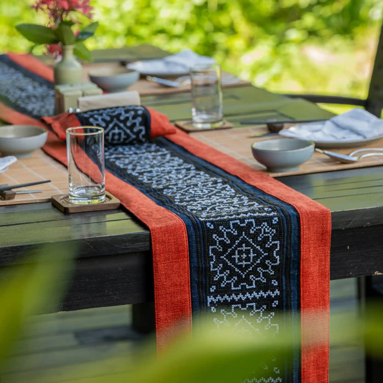 Table Runner (2.7m/2.9m) & Napkin Bag Set